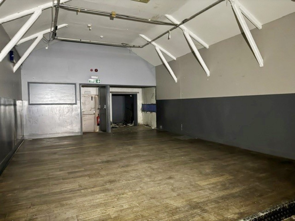 Lot: 147 - VACANT FOUR STOREY FREEHOLD TOWN CENTRE BUILDING WITH POTENTIAL - The Rear Section of the Ground Floor